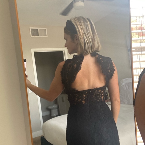 Gorgeous black lace long dress 💃🏼 - Picture 5 of 6